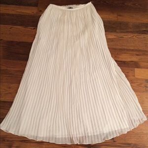 Theory white pleated flows maxi skirt